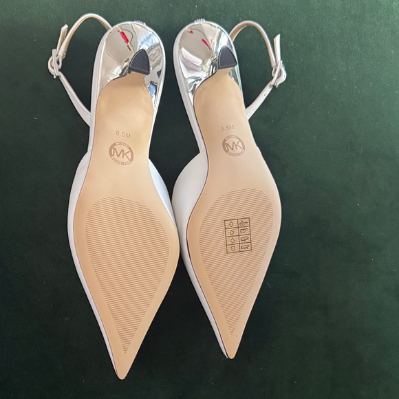 Brand new Michael Kors Cream Slingbacks with Kitten Heel - Picture 4 of 6